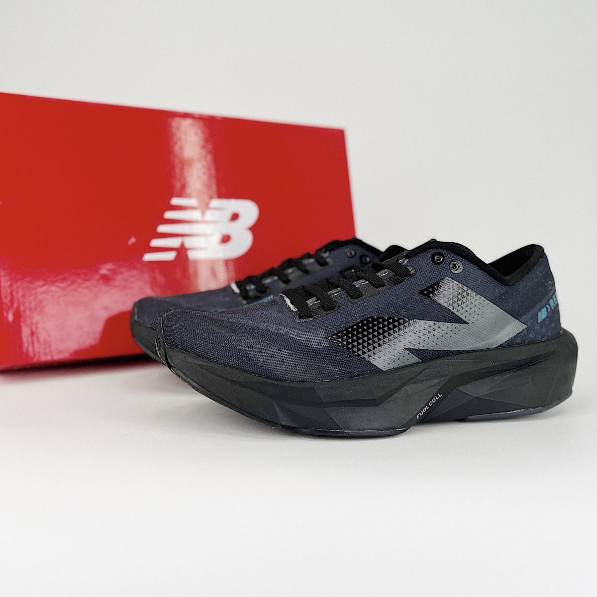 New Balance FuelCell Rebel V4 - Linha Premium