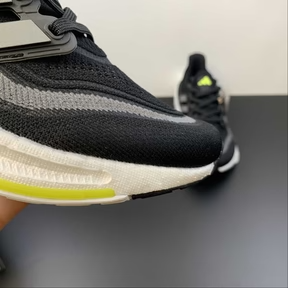 Adidas Ultraboost Light - Linha Premium