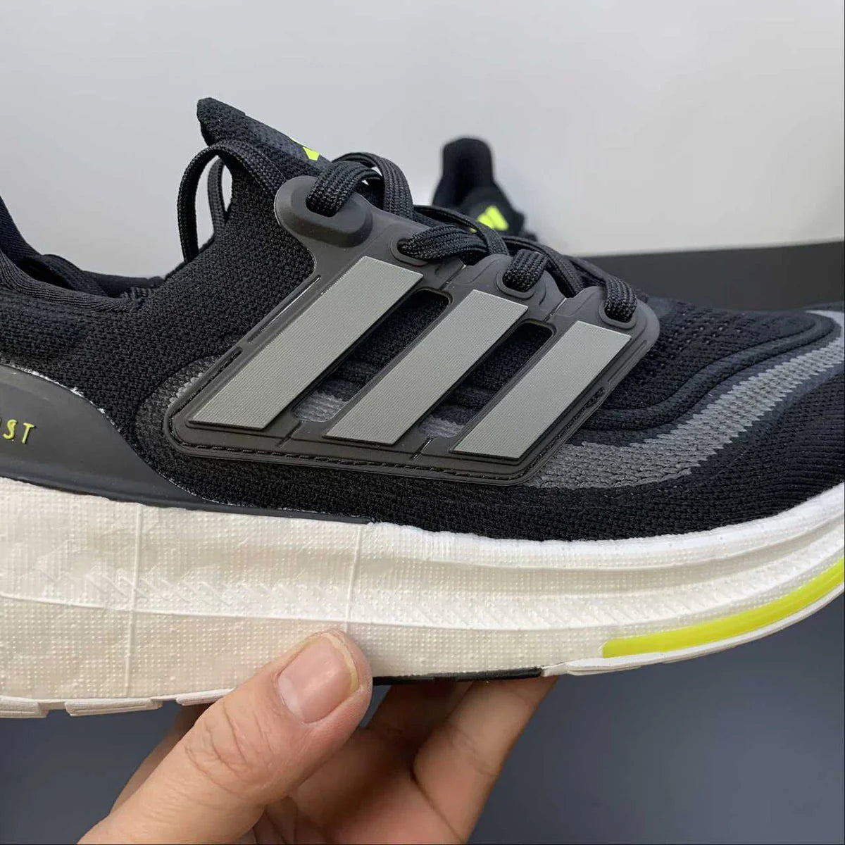 Adidas Ultraboost Light - Linha Premium